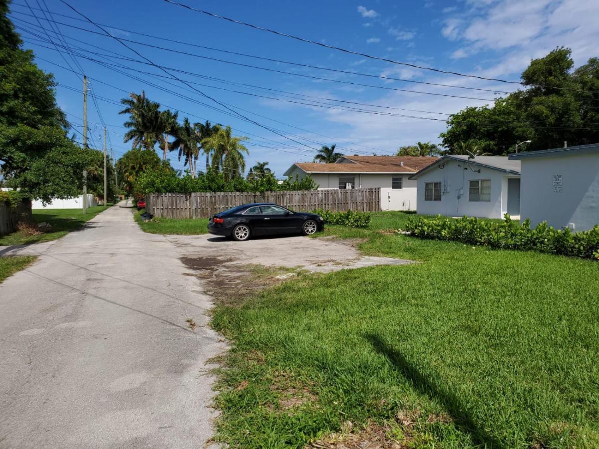 Sophisticated Dania Beach Suites Near The Beach Exterior photo