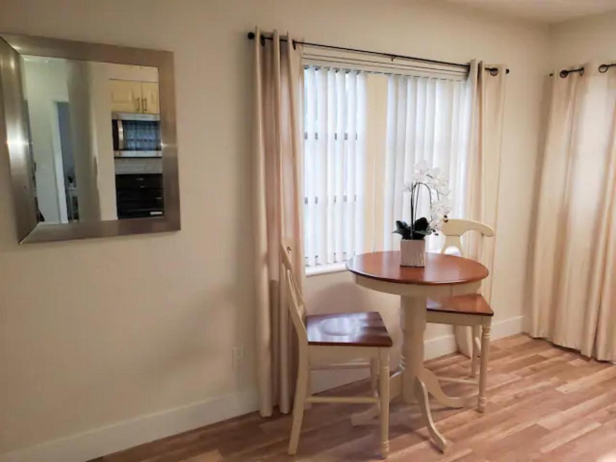 Sophisticated Dania Beach Suites Near The Beach Exterior photo