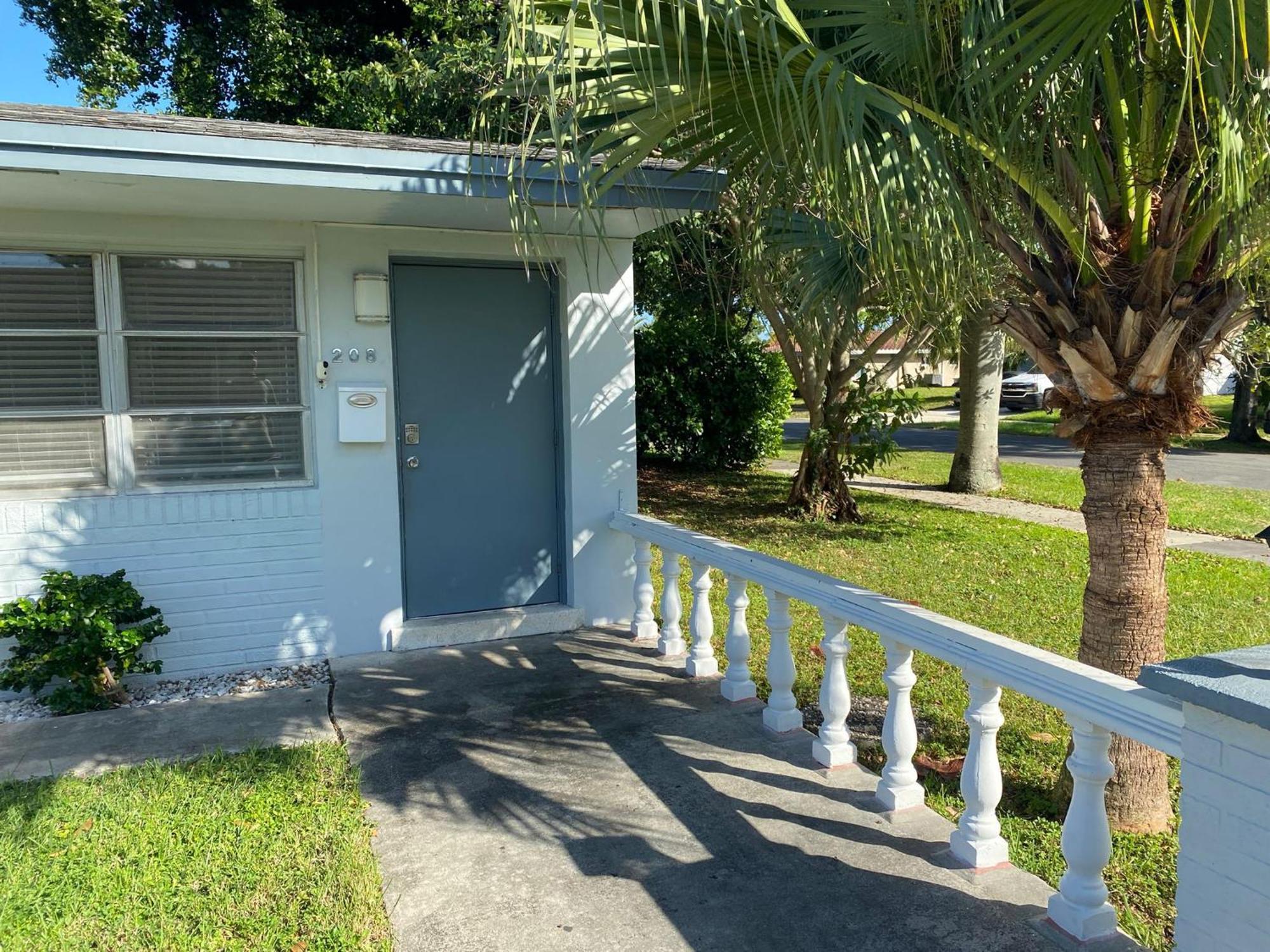 Sophisticated Dania Beach Suites Near The Beach Exterior photo