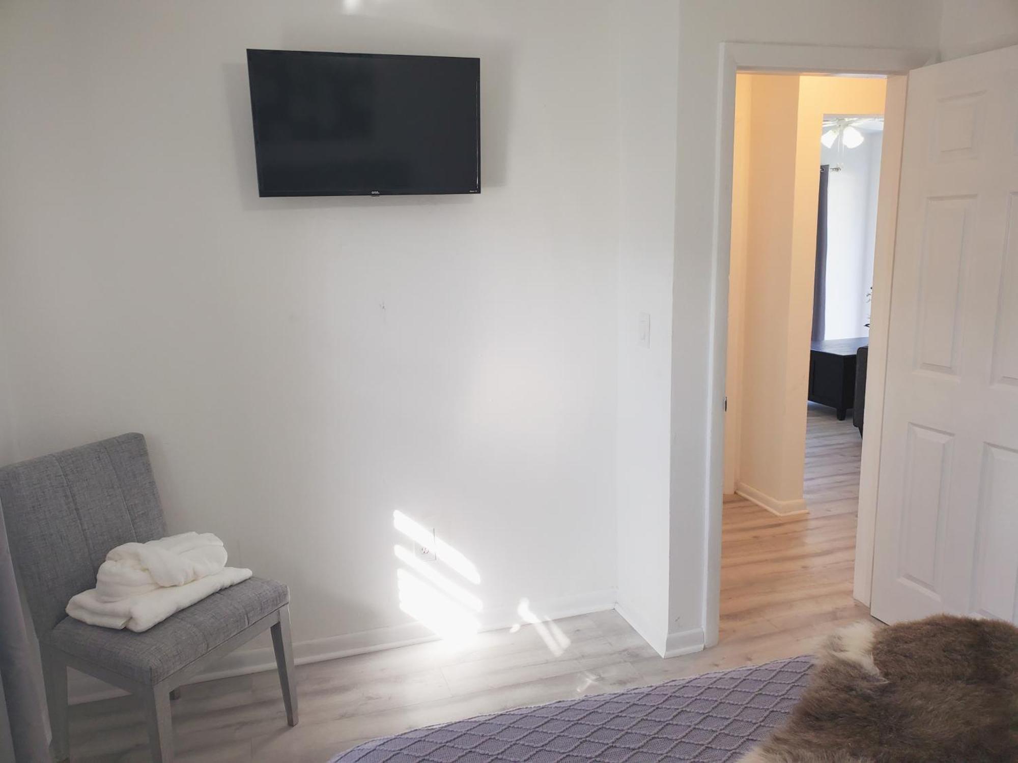 Sophisticated Dania Beach Suites Near The Beach Exterior photo