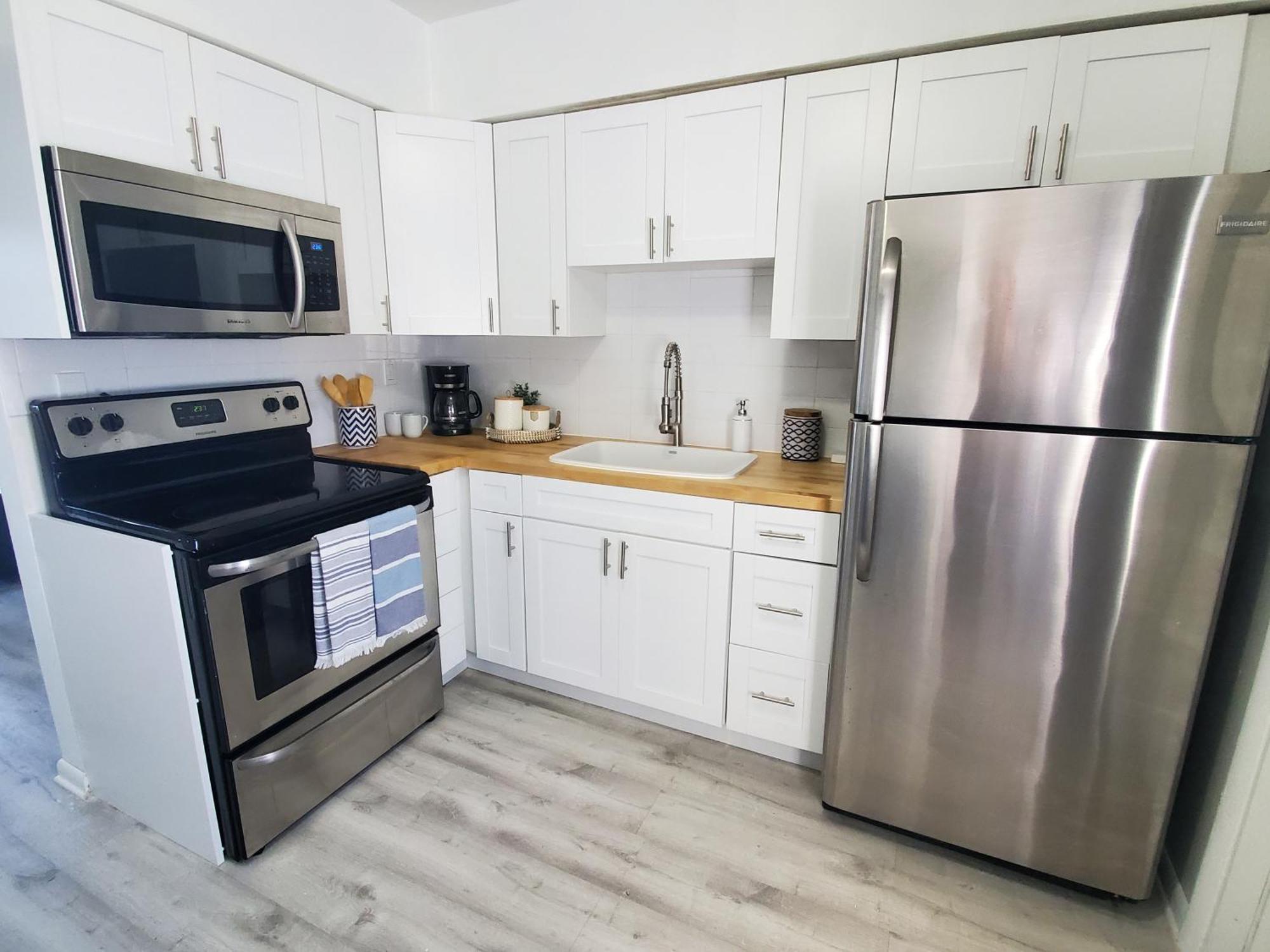 Sophisticated Dania Beach Suites Near The Beach Exterior photo