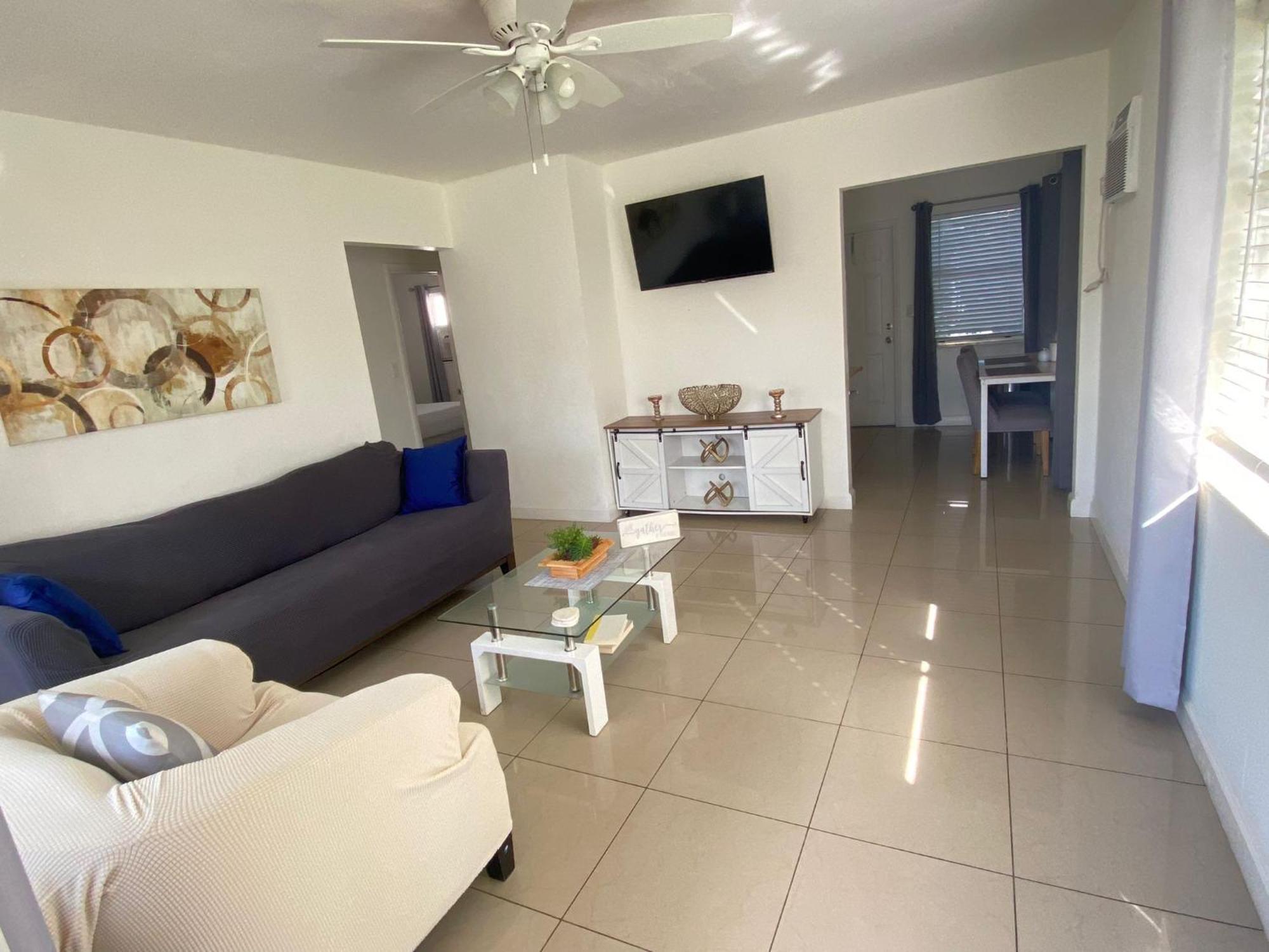 Sophisticated Dania Beach Suites Near The Beach Exterior photo